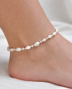 Fußkette aus beigen Kristallperlen & Muscheln