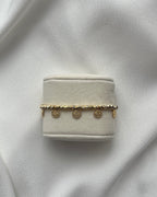 Perlenarmband aus Dorika-Perlen & goldenen Talern