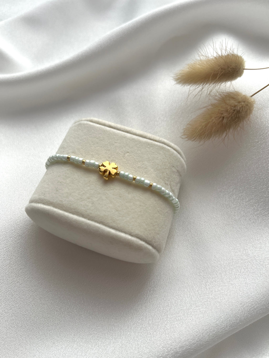 Perlenarmband in Mintgrün + Kleeblatt