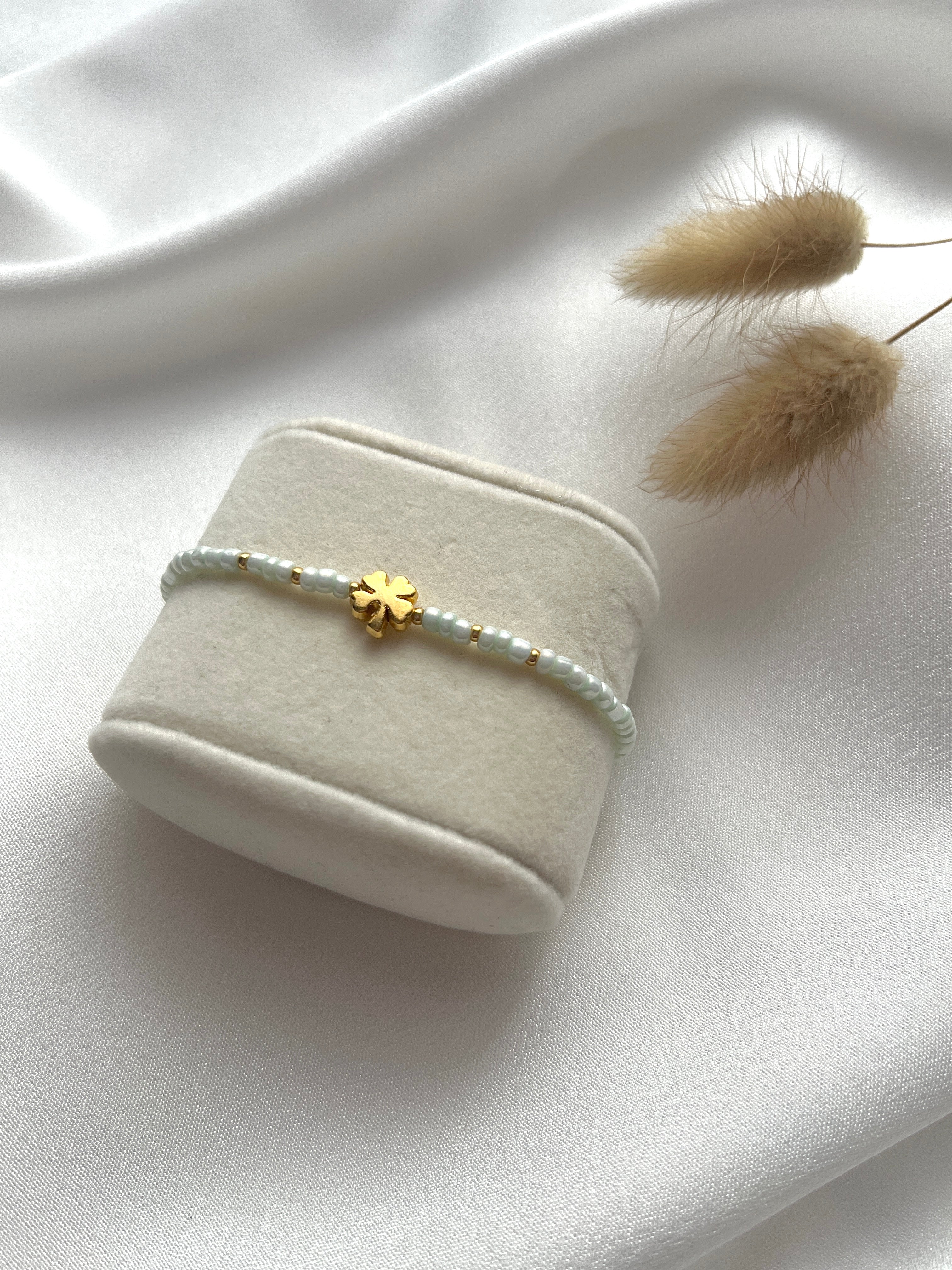 Perlenarmband in Mintgrün + Kleeblatt