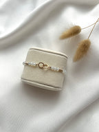 Perlenarmband aus Kristallperlen & Ringecharm