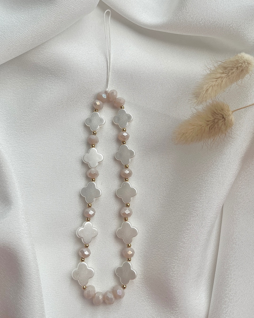 Handykette in Beige & Weiße Clover