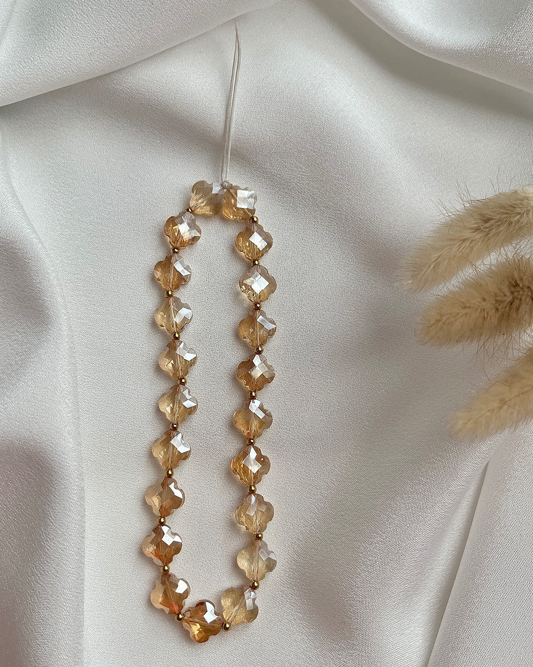 Handykette aus goldenem Clover