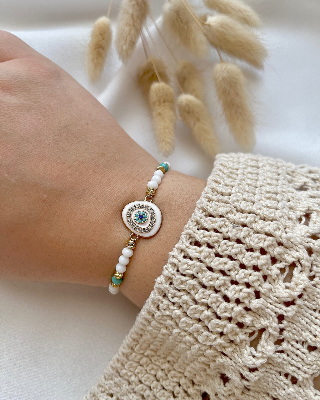 Perlenarmband in Weiß und Türkis & Nazar
