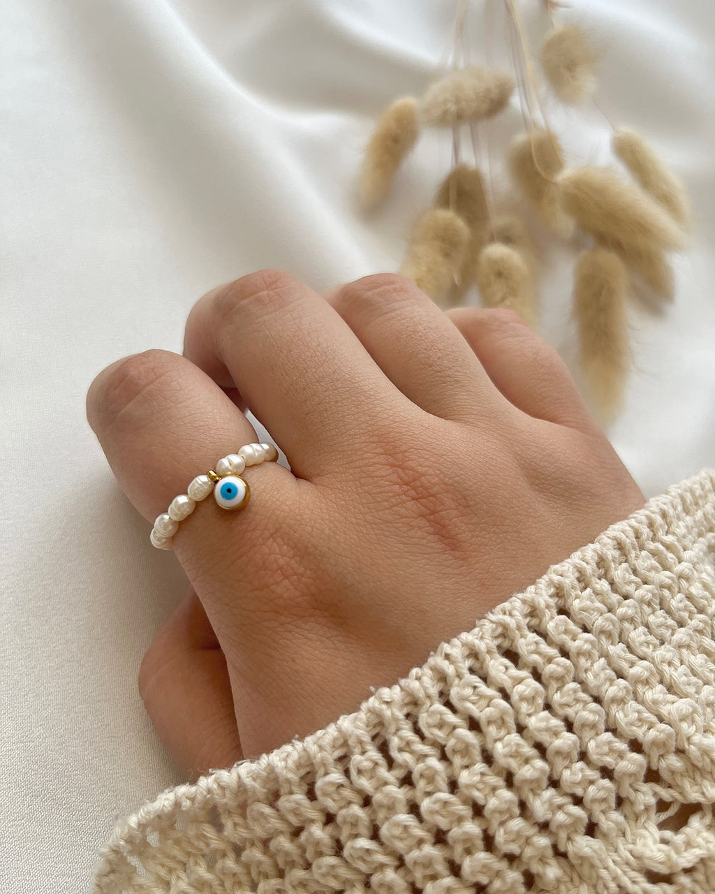 Süßwasserperlen-Ring mit Nazar-Charm