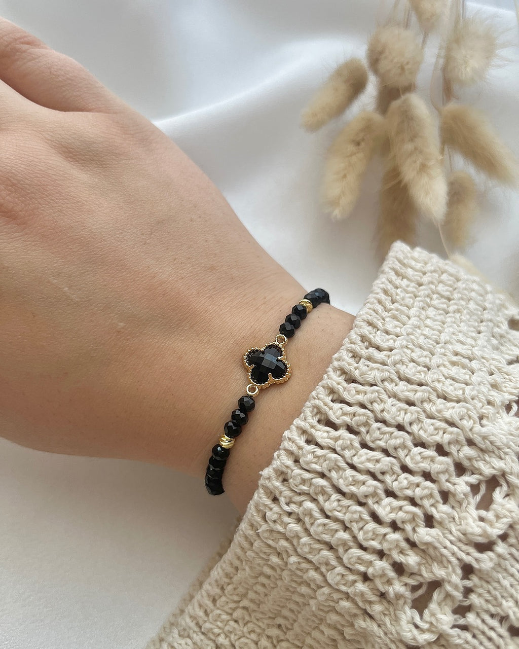 Perlenarmband in Schwarz & Clover