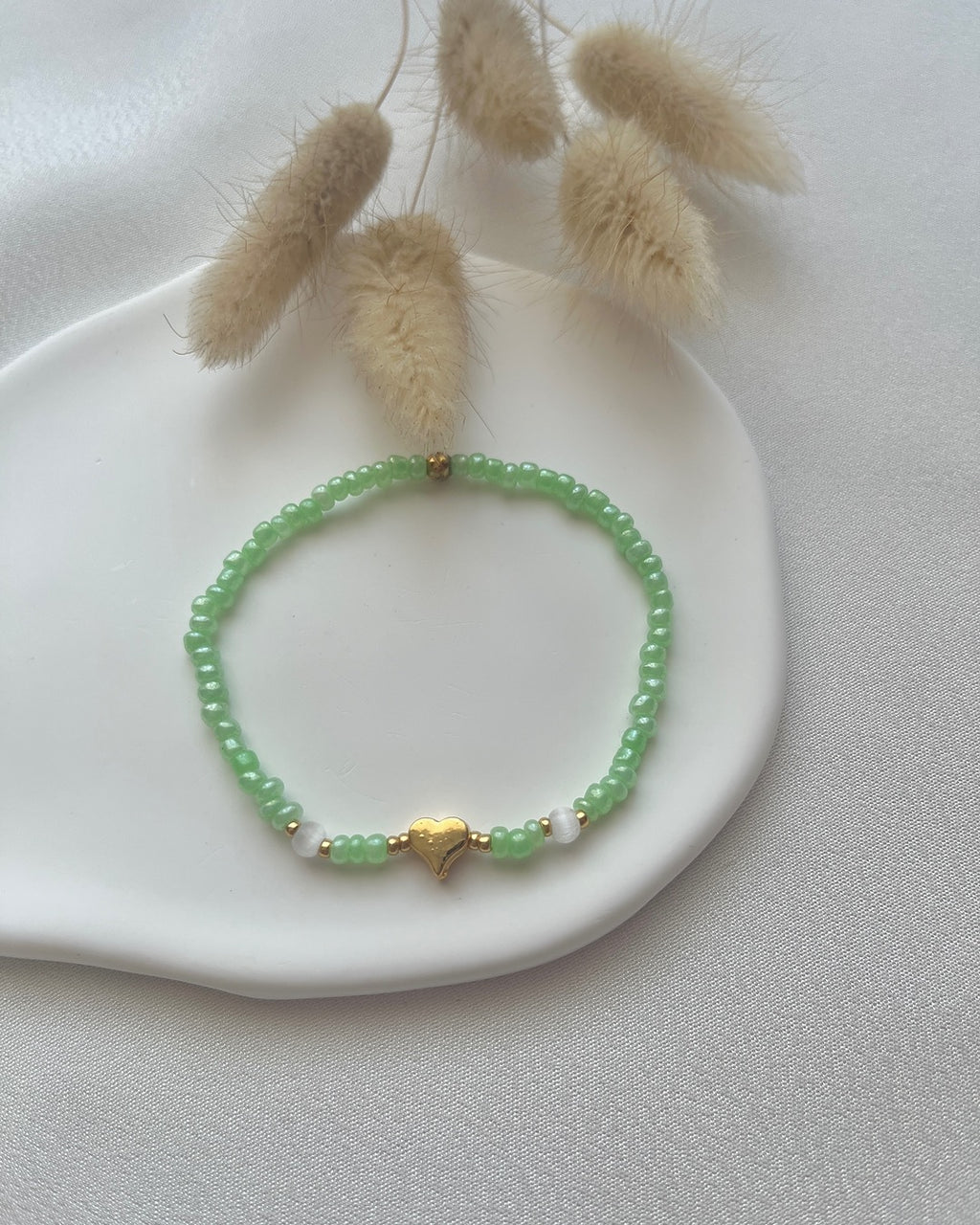 Perlenarmband in Grün & ein Herz