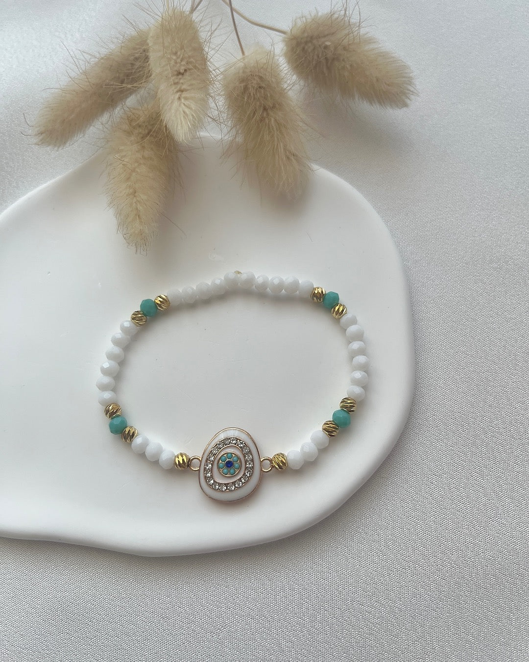 Perlenarmband in Weiß und Türkis & Nazar