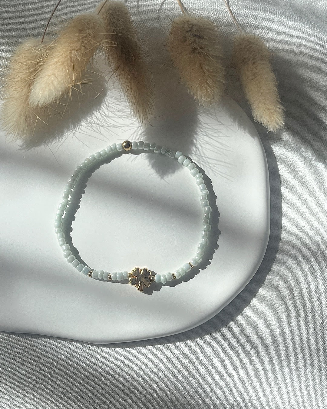 Perlenarmband in Mintgrün + Kleeblatt