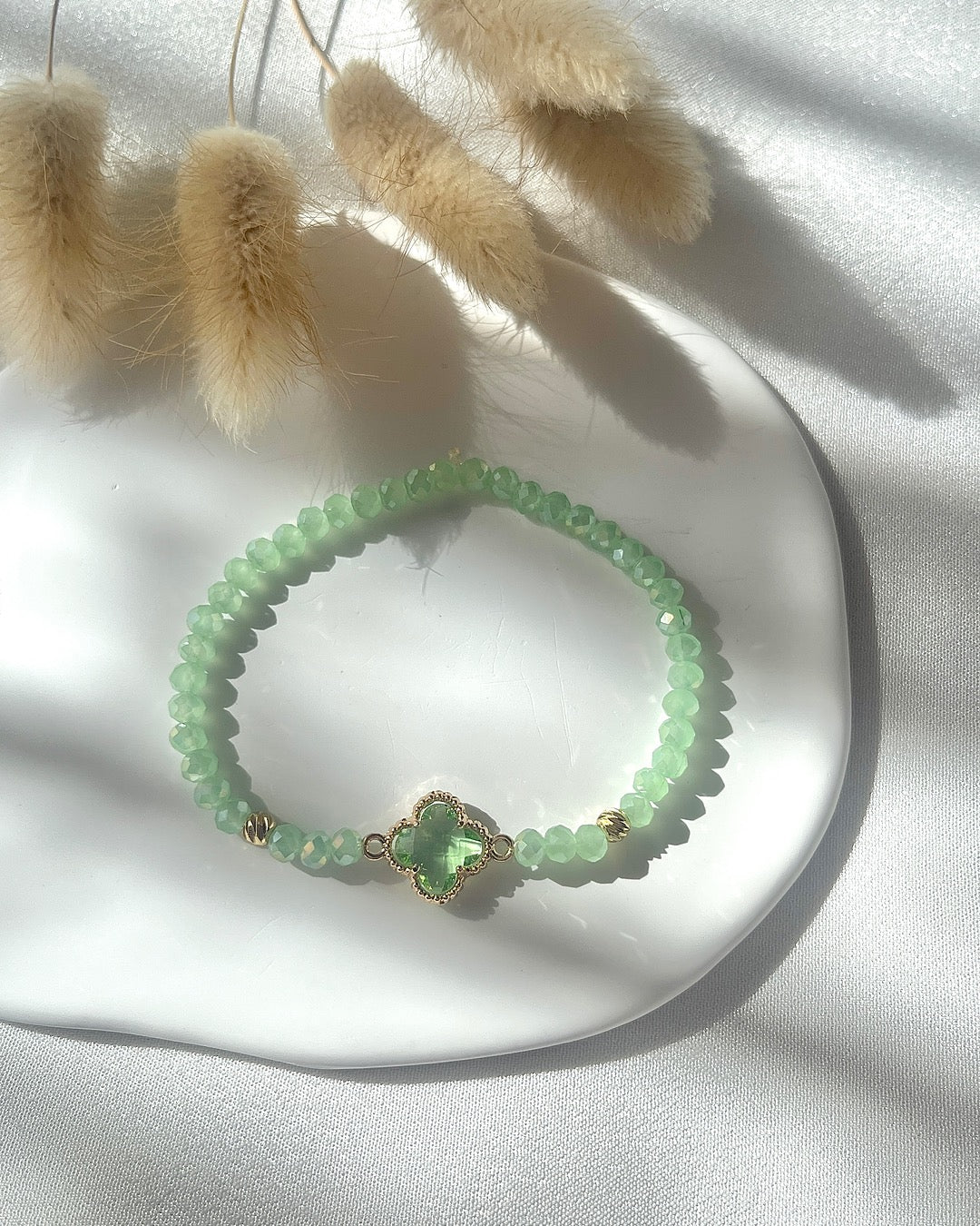 Perlenarband in Grün & Clover