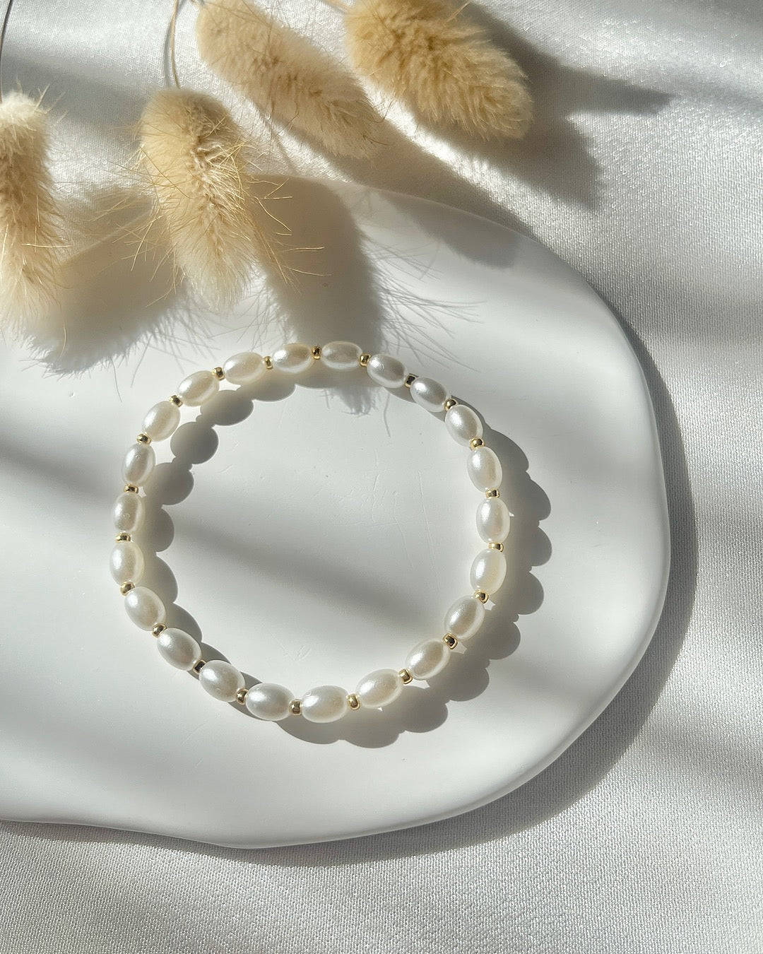 Perlenarmband Basic in Weiß & Gold