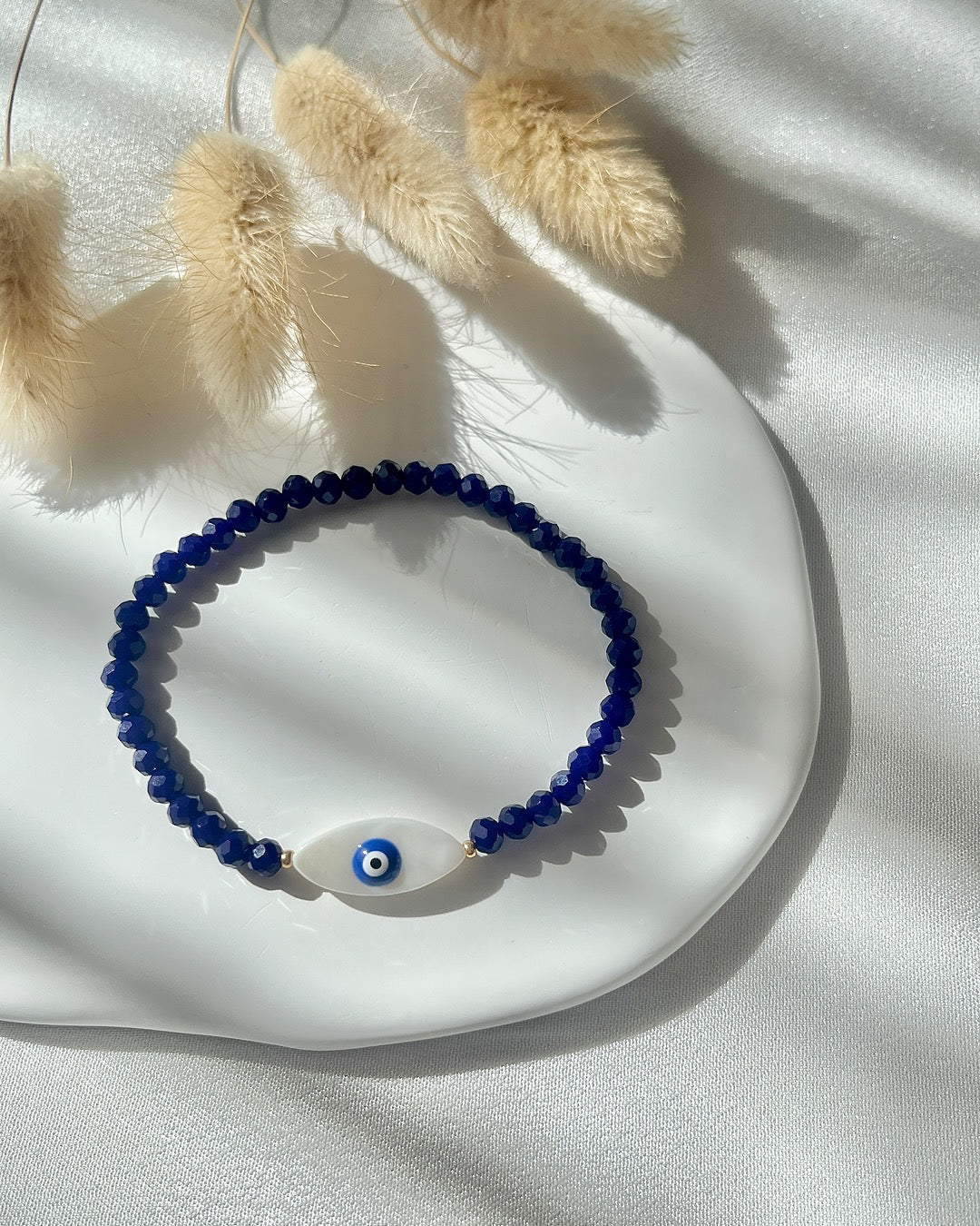 Perlenarmband in Dunkelblau & Nazar-Perlmutt
