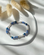 Perlenarmband aus blau-weißen Perlen & Nazarperlen