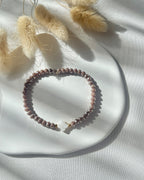Perlenarmband aus braunen Perlen & Perlmutt-Klee