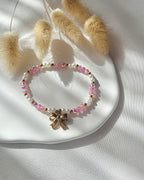 Perlenarmband in Weiß und Rosa & Schleifen-Anhänger