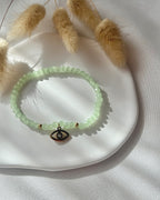 Perlenarmband in Hellgrün & Auge-Anhänger