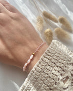Perlenarmband in Rosa mit ovalen Muschelperlen