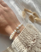 Perlenarmband aus geformten Perlen & Kleeblatt-Anhänger