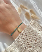 Perlenarmband in Türkis und Hand-Anhänger