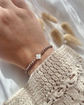 Perlenarmband aus braunen Perlen & Perlmutt-Klee