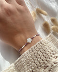 Perlenarmband aus lilanen Miyuki-Perlen & Perlmutt-Blume