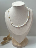 Halskette aus weißen Kristallperlen