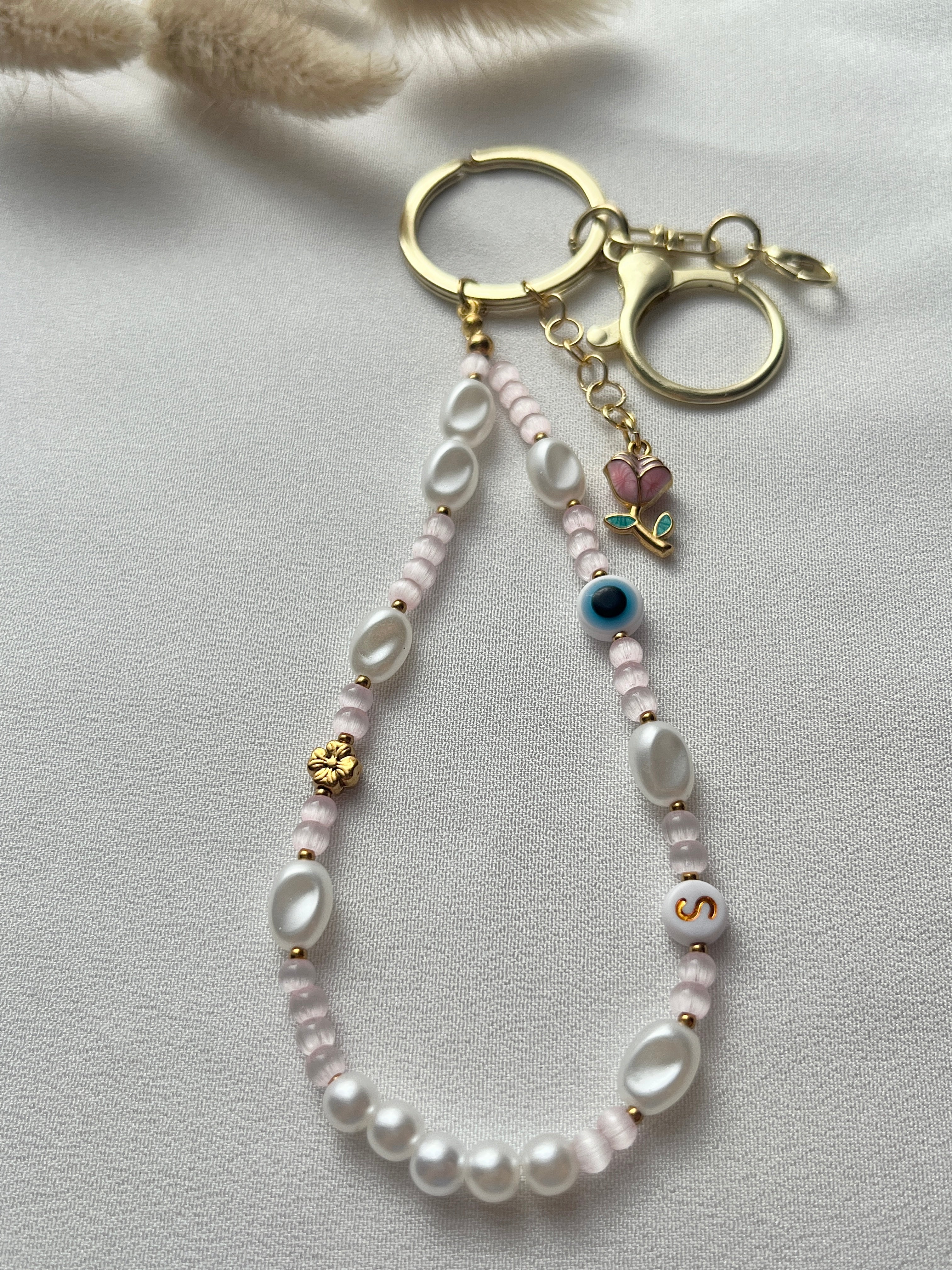Personalisierter Schlüsselanhänger in Rosa und Weiß & Tulpen-Anhänger