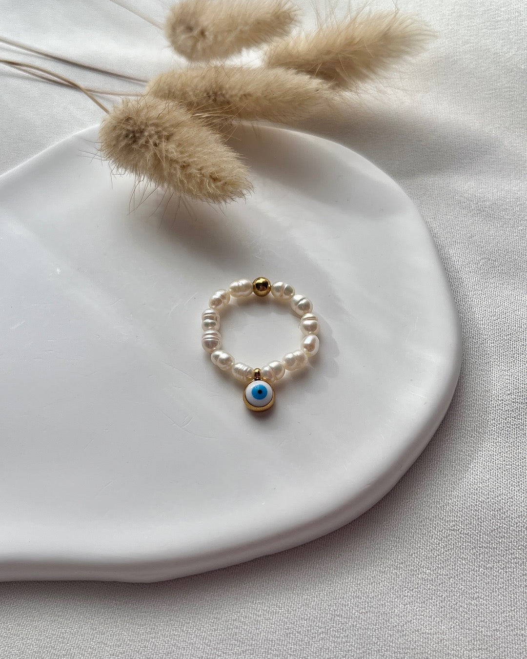 Süßwasserperlen-Ring mit Nazar-Charm