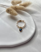 Süßwasserperlen-Ring mit Nazar-Herz-Charm