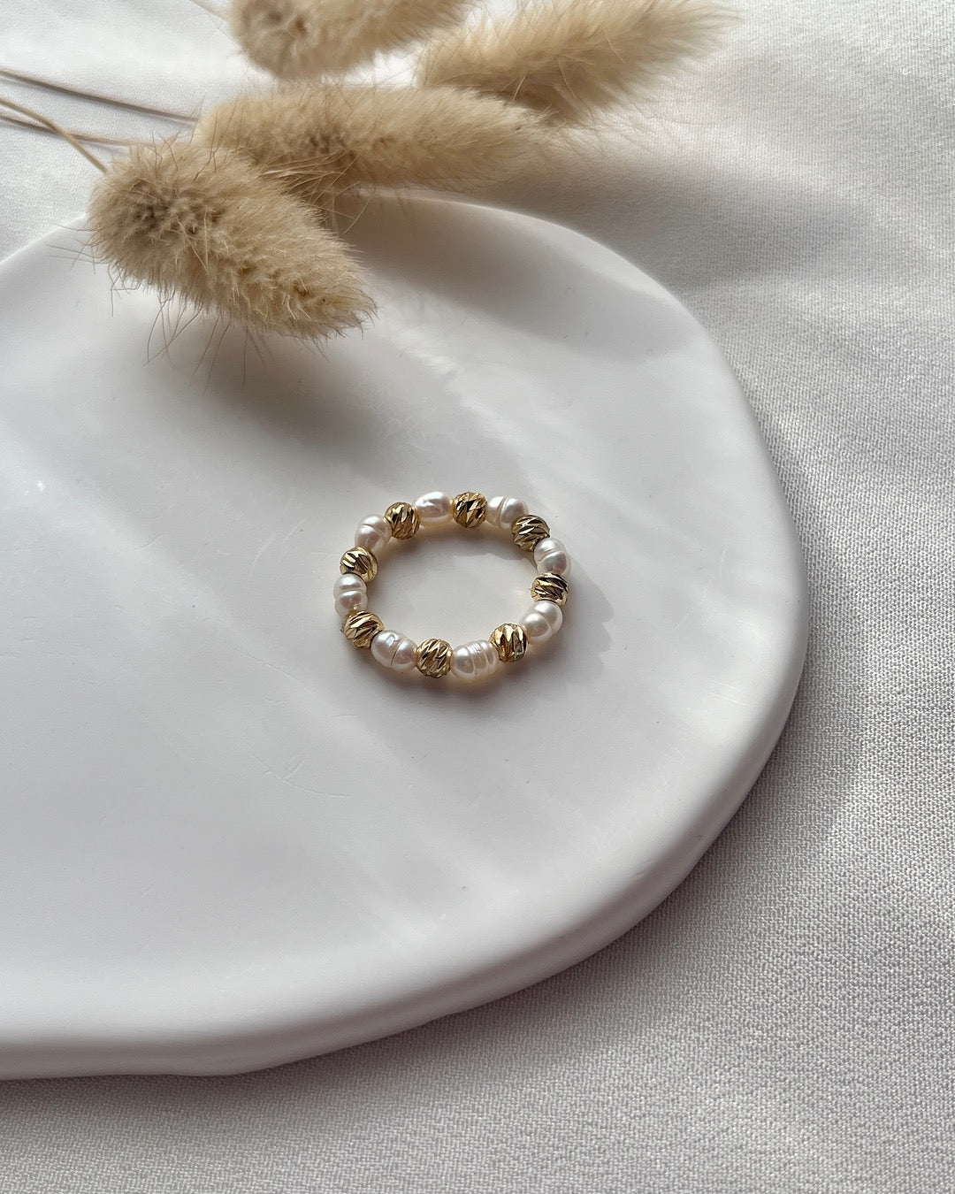 Süßwasserperlen-Ring mit Dorika-Perlen