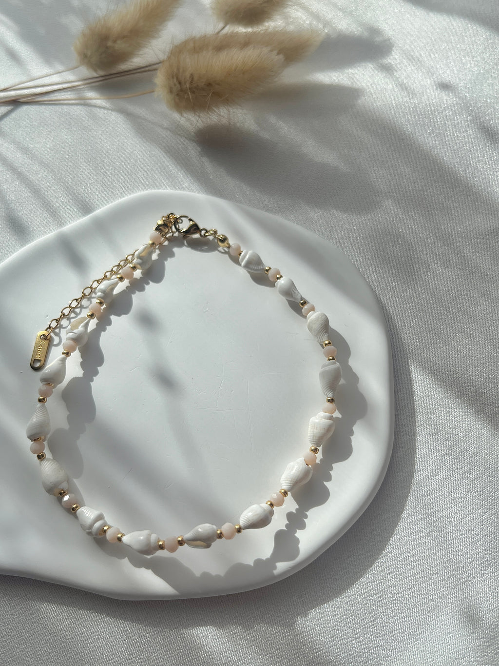 Fußkette aus beigen Kristallperlen & Muscheln