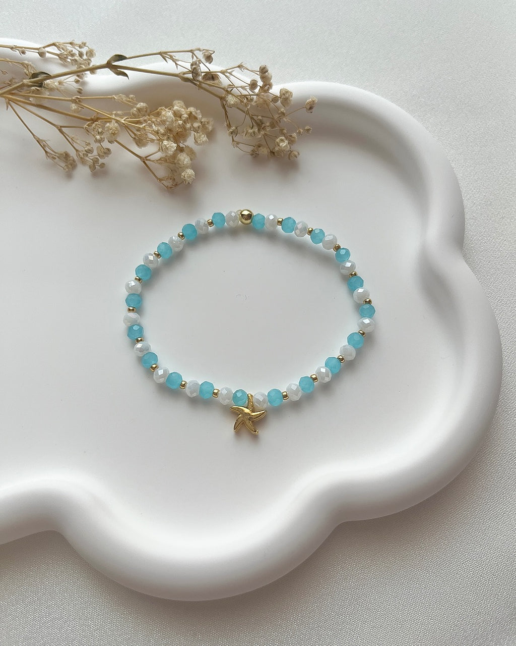 Perlenarmband in Blau & Weiß mit Seestern