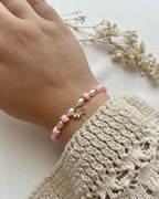Perlenarmband aus Rosanen Heishi-Perlen & Libelle-Charm