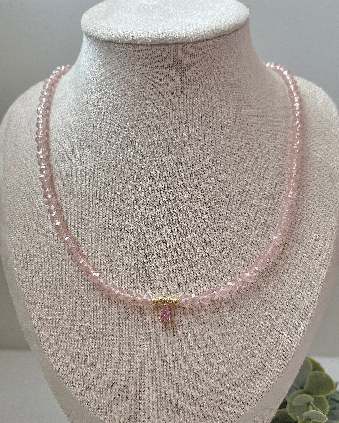Halskette in Rosa & Tropfen-Charm