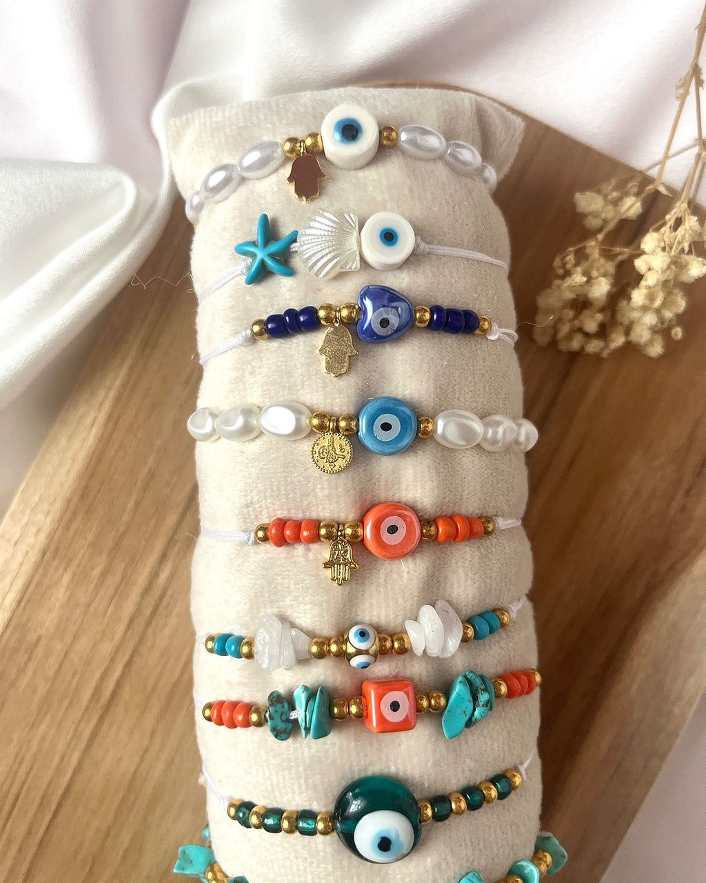 Makramee-Armbänder aus Perlen & Charms