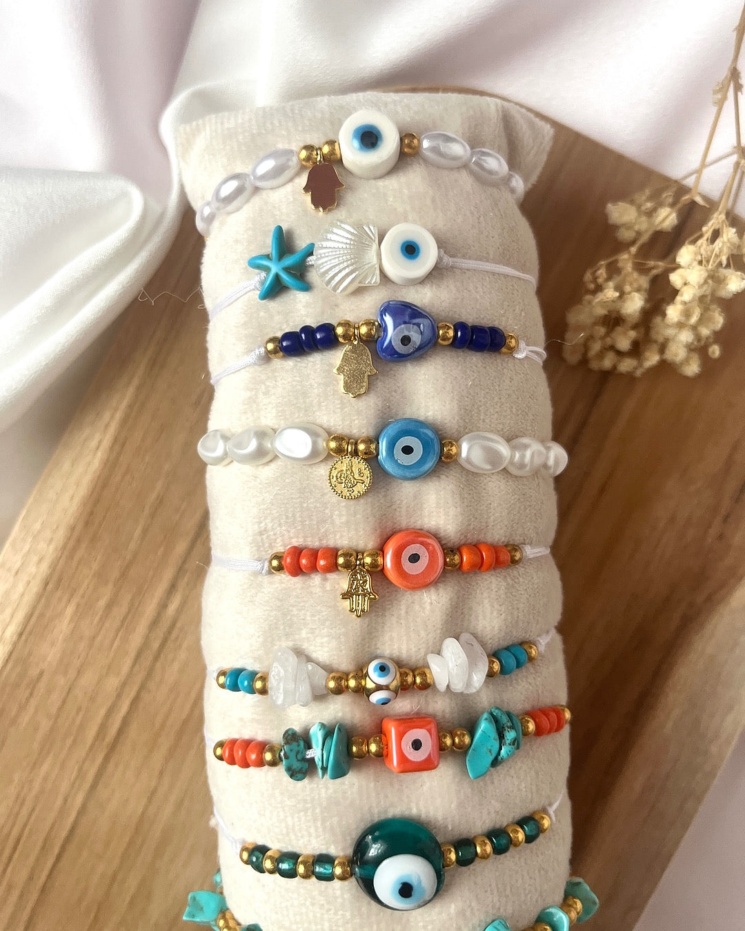 Makramee-Armbänder aus Perlen & Charms