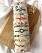 Makramee-Armbänder aus Perlen & Charms