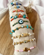 Makramee-Armbänder aus Perlen & Charms