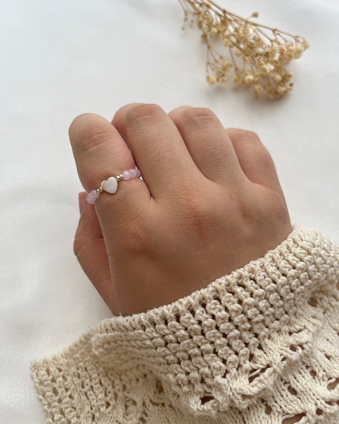 Perlenring in Rosa & Herzperlmutt mit Silberdetails