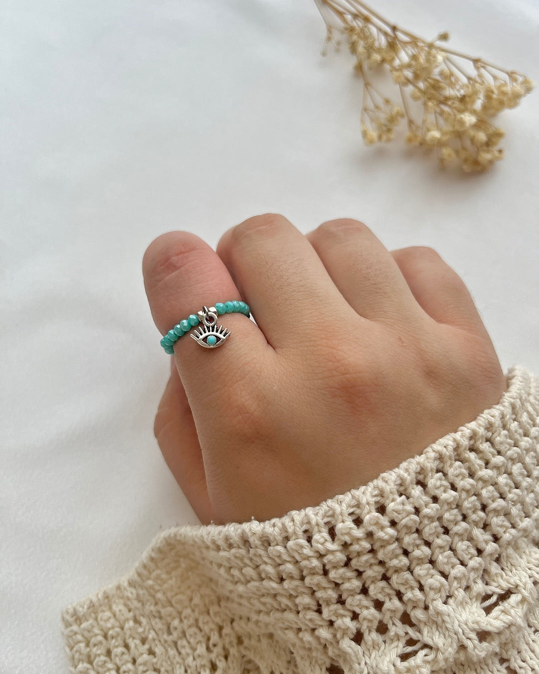 Perlenring in Türkis & Auge-Charm in Silber