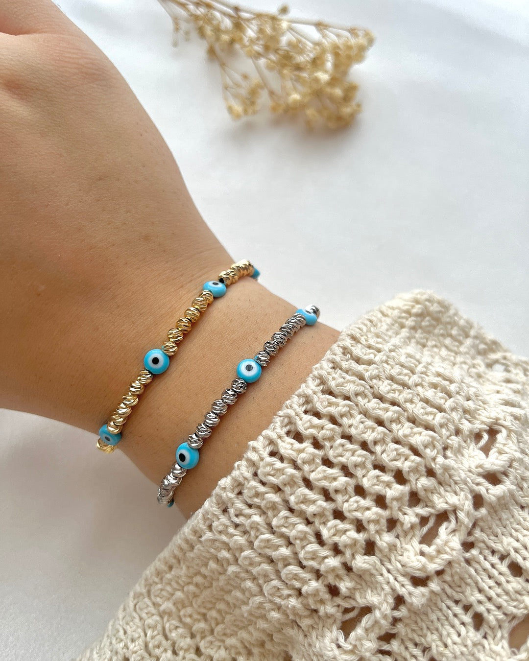 Perlenarmband aus Dorika Perlen und Nazarperlen