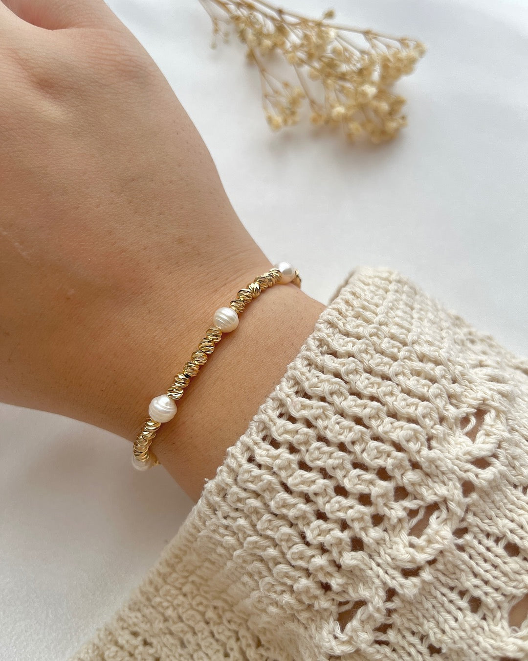 Perlenarmband aus Dorikaperlen & Süßwasserperlen