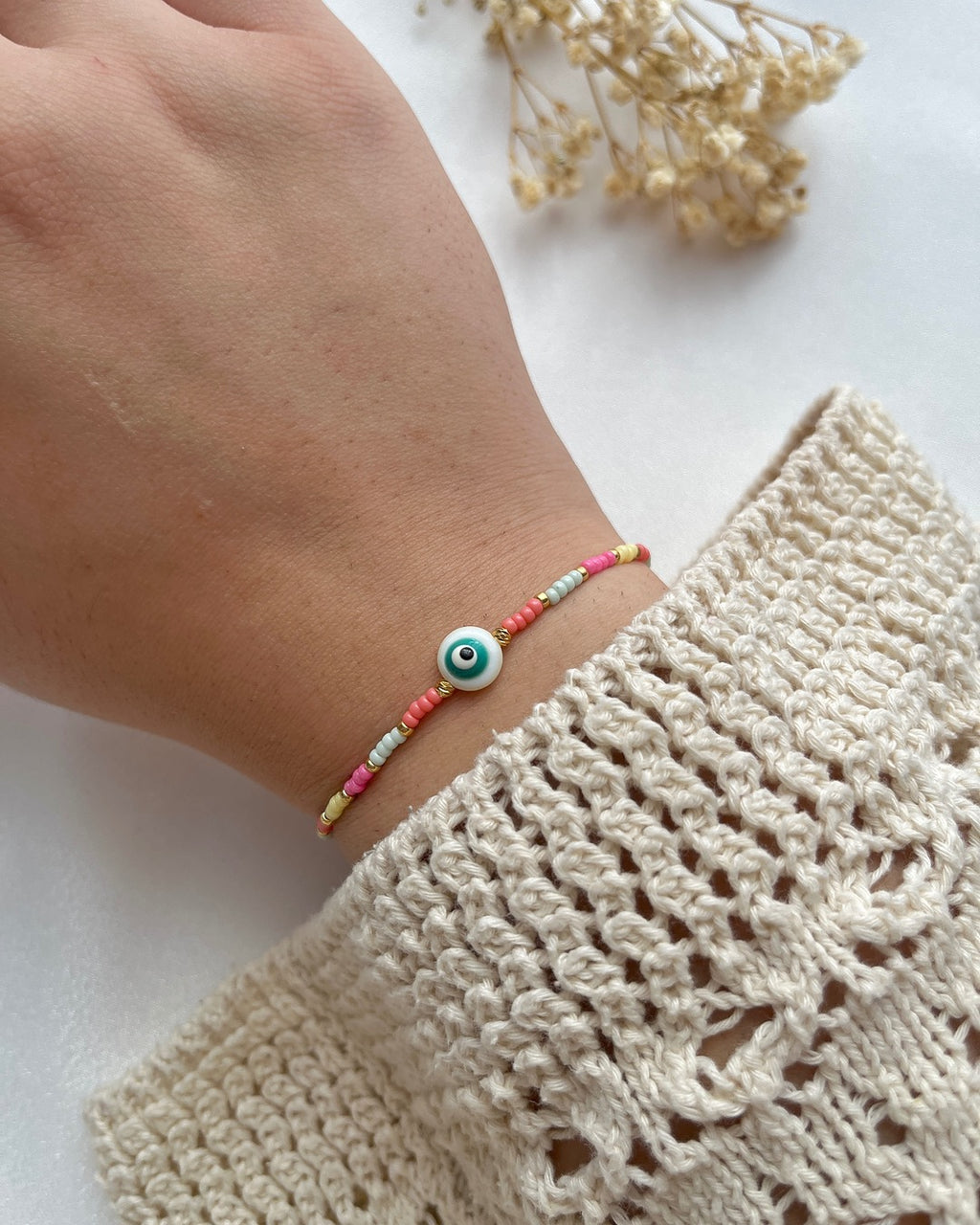 Perlenarmband in Bunt mit einem Nazar-Perlmutt