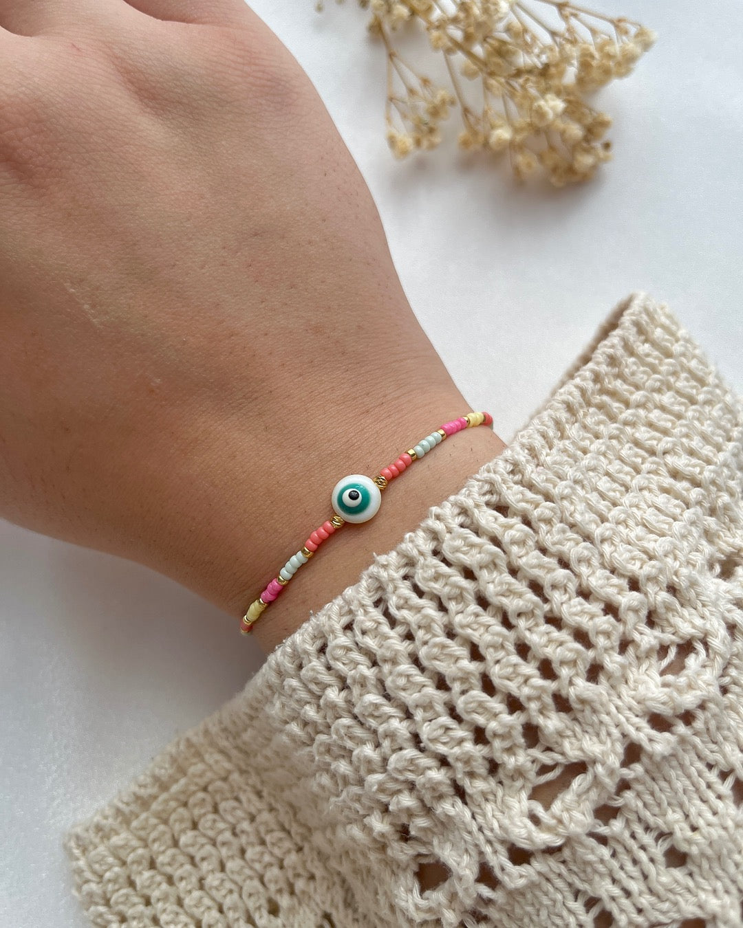 Perlenarmband in Bunt mit einem Nazar-Perlmutt