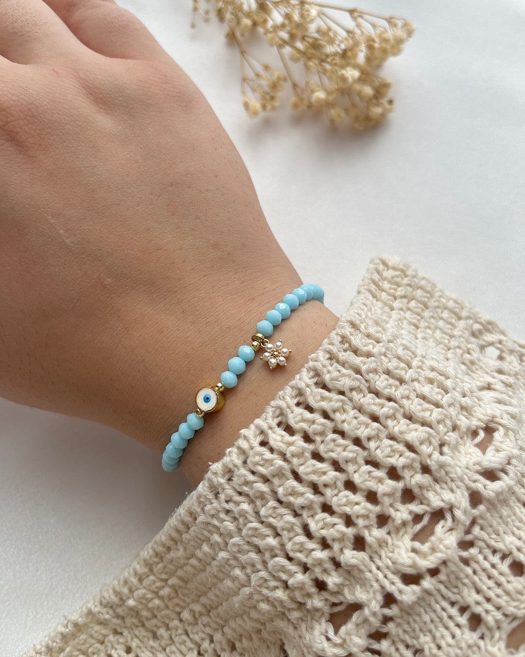 Perlenarmband in Blau mit Nazar & Blume
