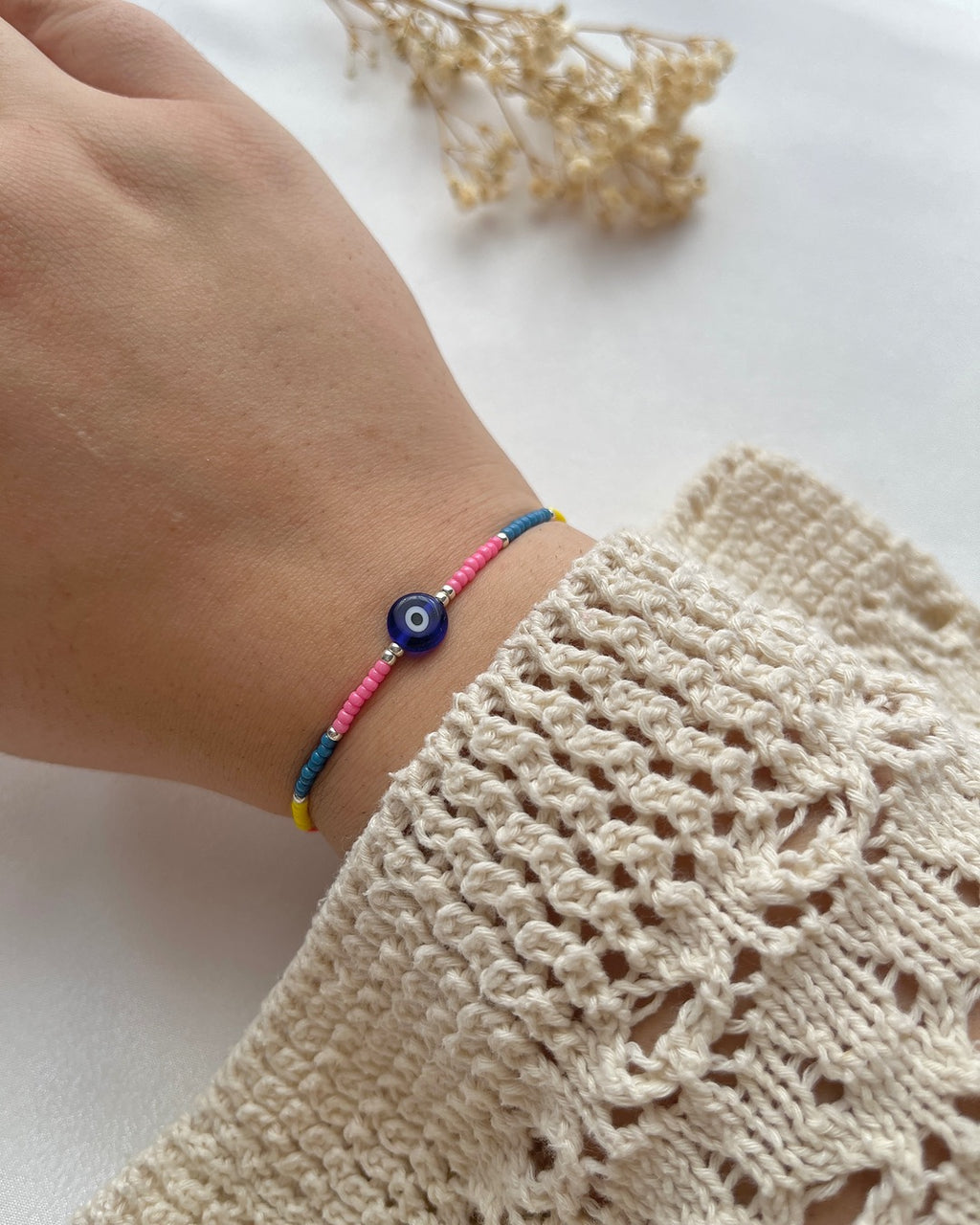 Perlenarmband in Bunt mit Nazar-Auge und Silber Details