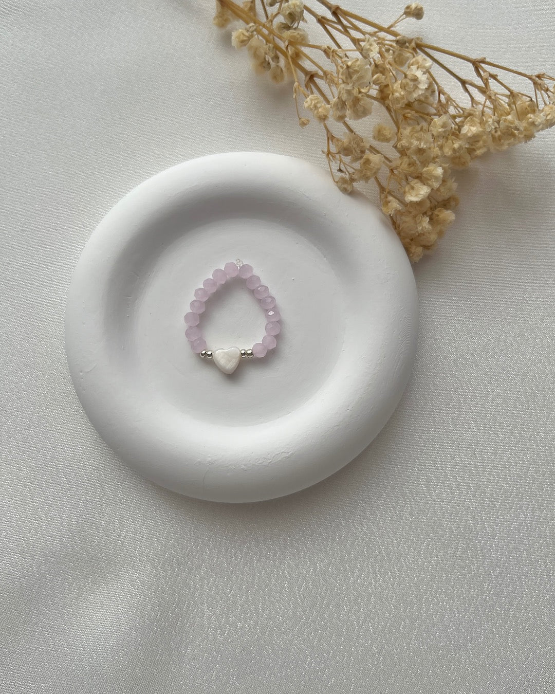 Perlenring in Rosa & Herzperlmutt mit Silberdetails