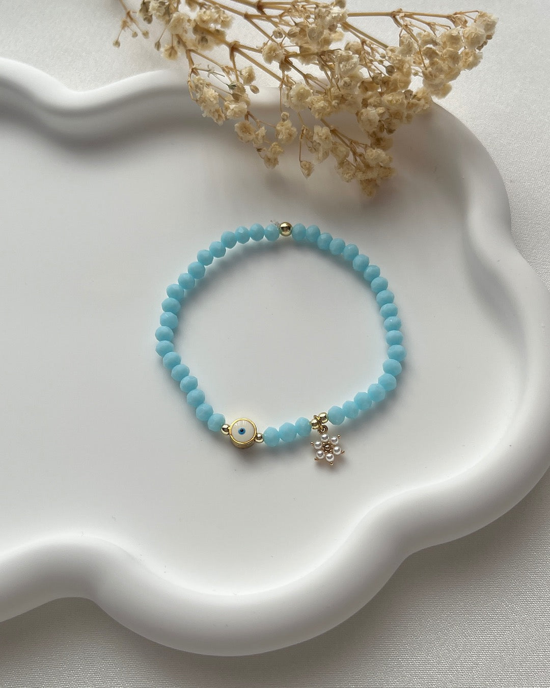 Perlenarmband in Blau mit Nazar & Blume