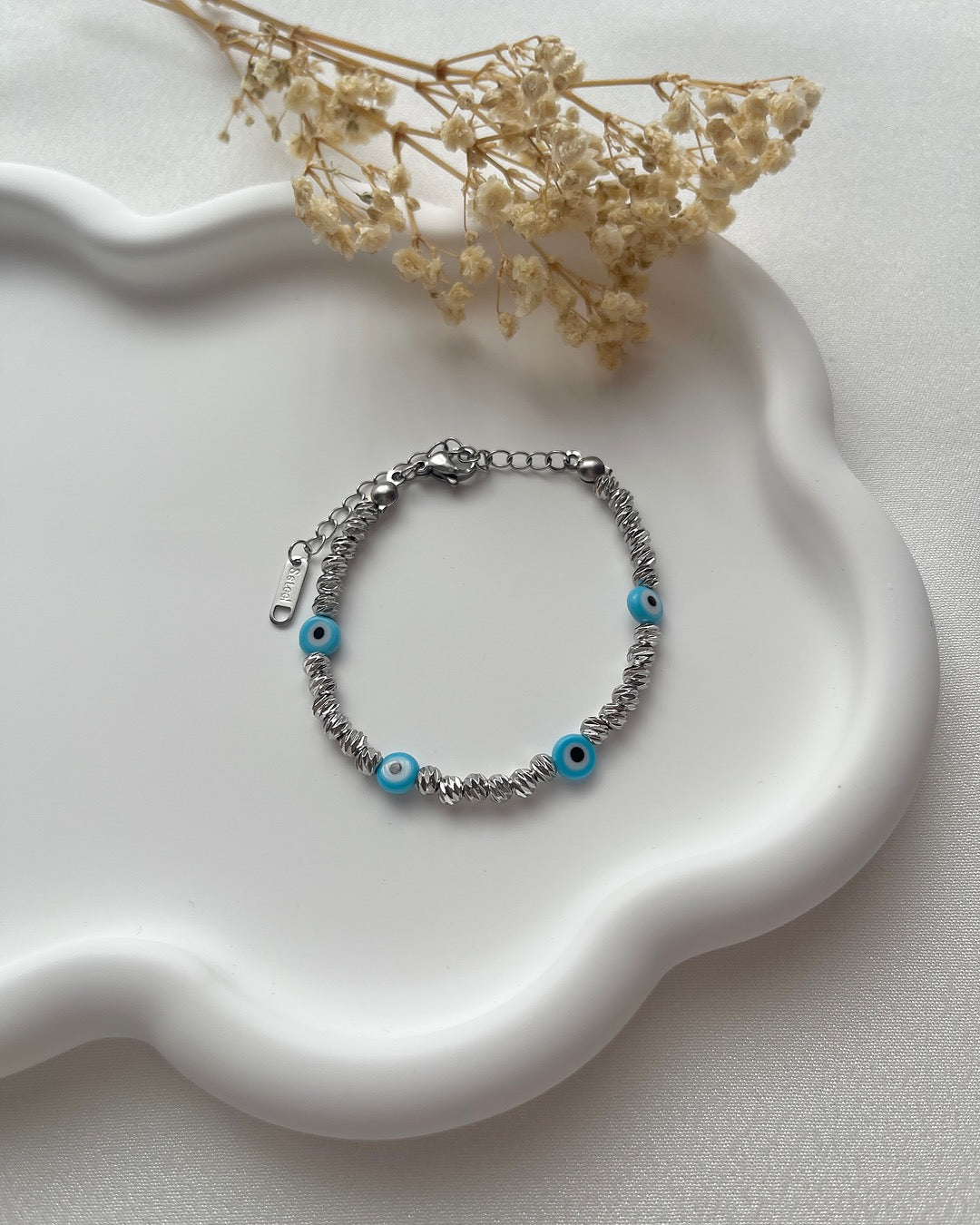 Perlenarmband aus Dorika Perlen und Nazarperlen